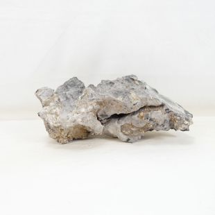 Roca Amano negra mediana con surcos para decorar acuarios en tienda online peces y acuarios, Pzes Alcorcón.