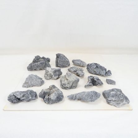 Piedra Amano negra pequeña para decorar acuarios, tienda peces Alcorcón aquasistema.com
